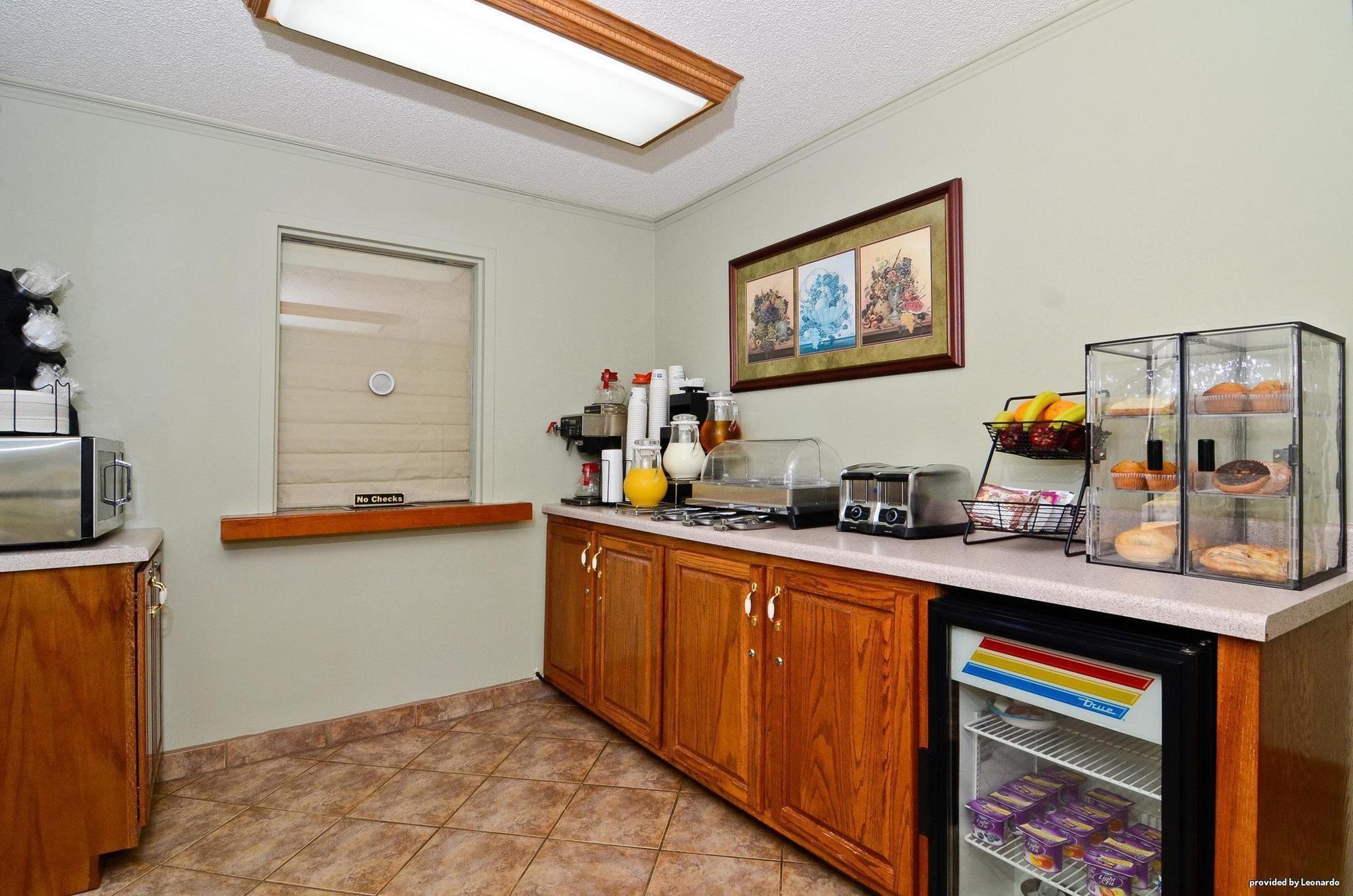 Econo Lodge Ripley Restaurante foto